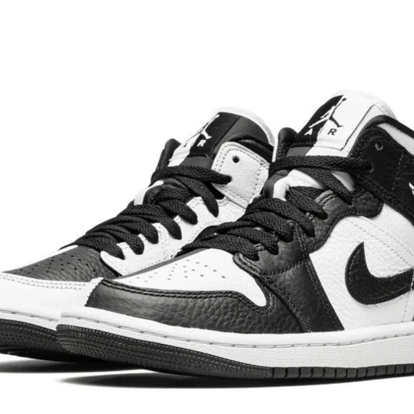 NIB Nike Women's Air Jordan 1 Mid SE Homage Split Black White Sz 9.5 - Picture 2 of 8